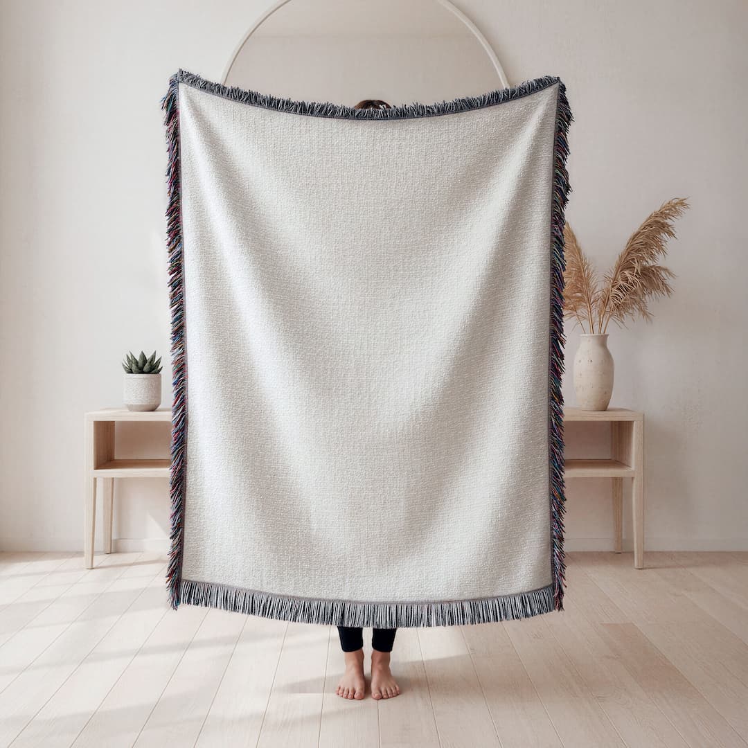 Describes the appearance of the image